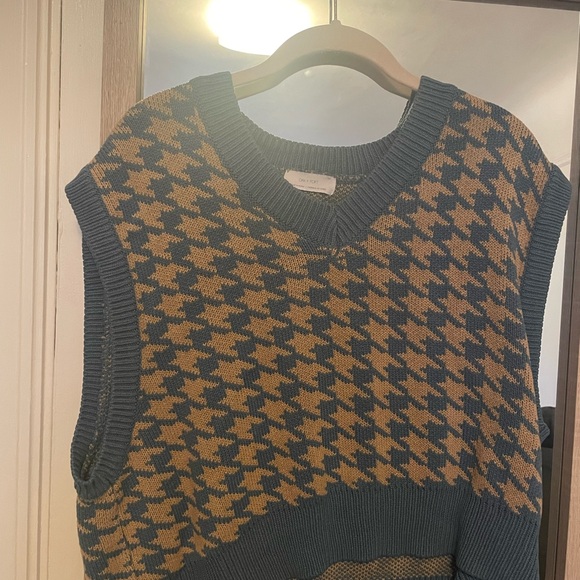 Oak + Fort Blue and Tan Houndstooth Sweater Vest - Picture 1 of 2